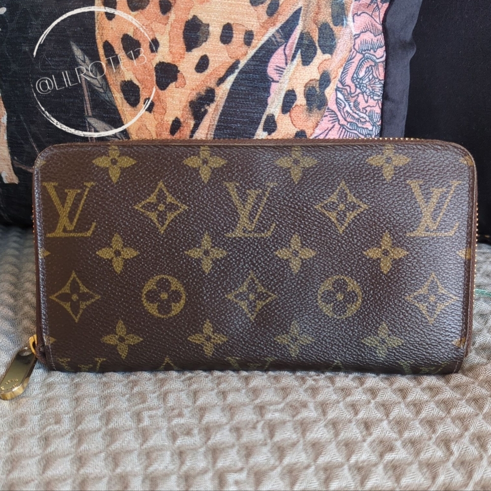 ⚡ FLASH SALE - Louis Vuitton Monogram Zippy